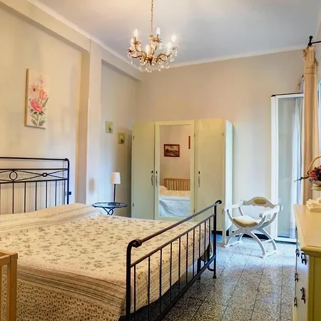 Ferienwohnung In Mit Kleinem Balkon Lägenhet Diano San Pietro