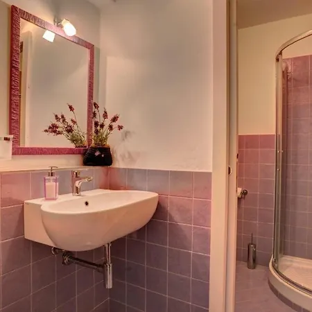 Ferienwohnung In Mit Kleinem Balkon Lägenhet